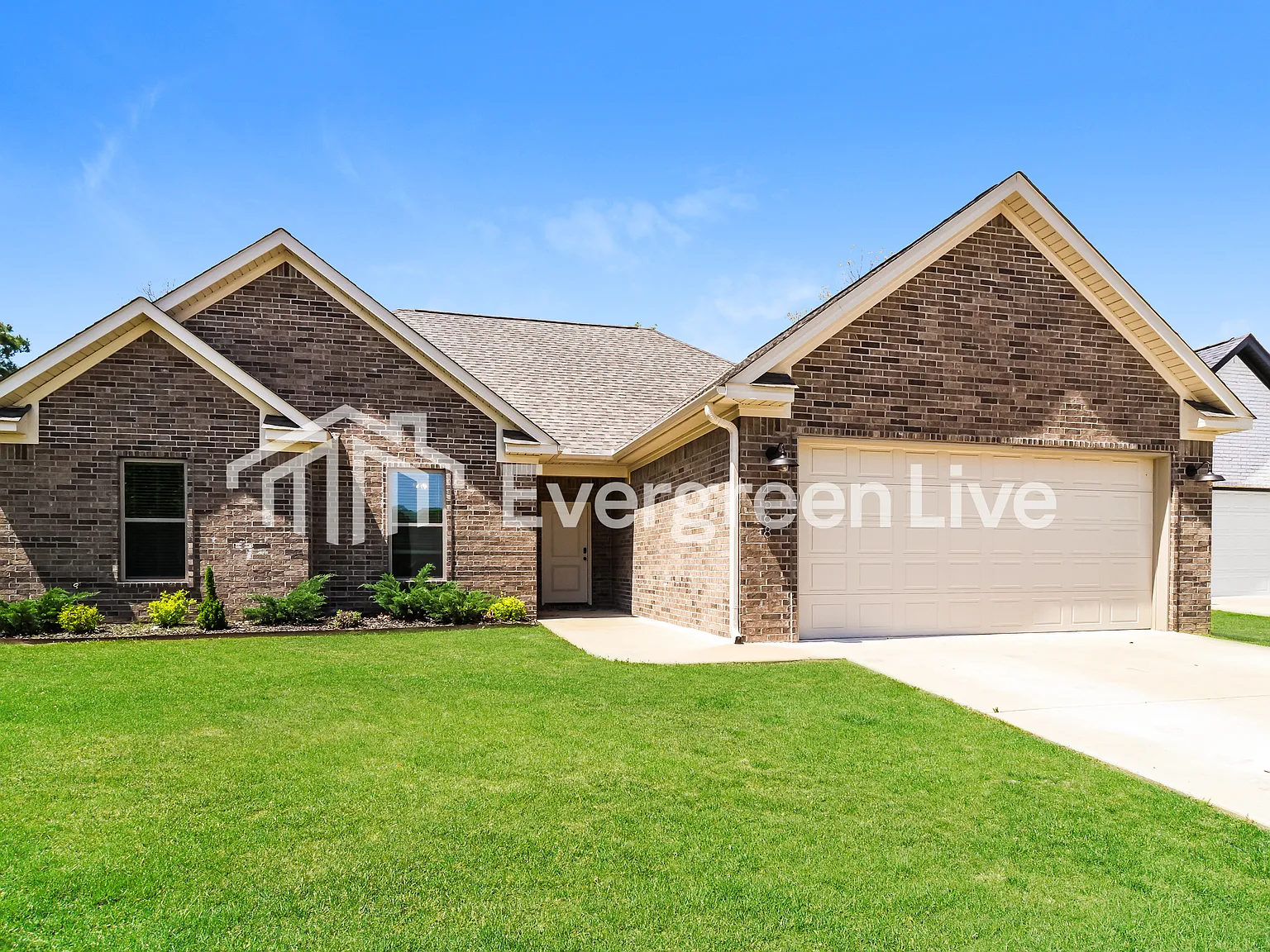 4 bed, 2.0 bath, 1734 sqft, $1,895 — Photo 1