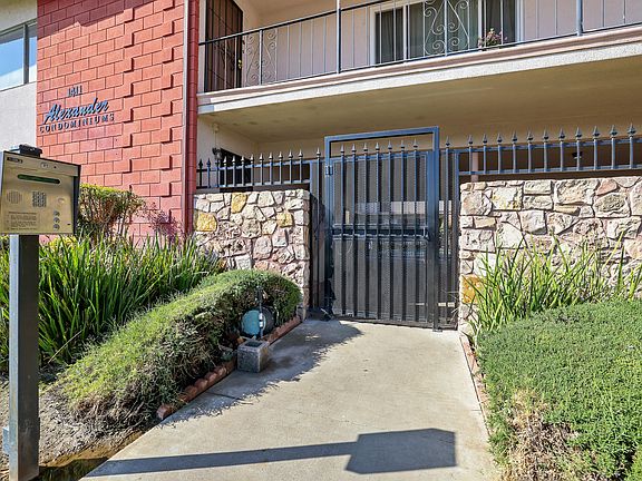 4th image of 1411 S Divisadero St Unit 7