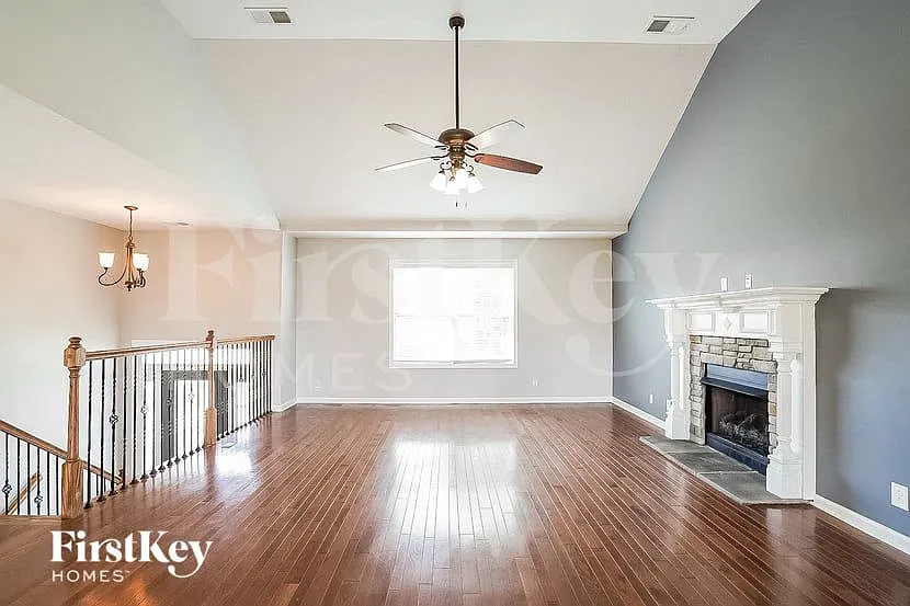 5 bed, 3.0 bath, 2386 sqft, $2,200 — Photo 3