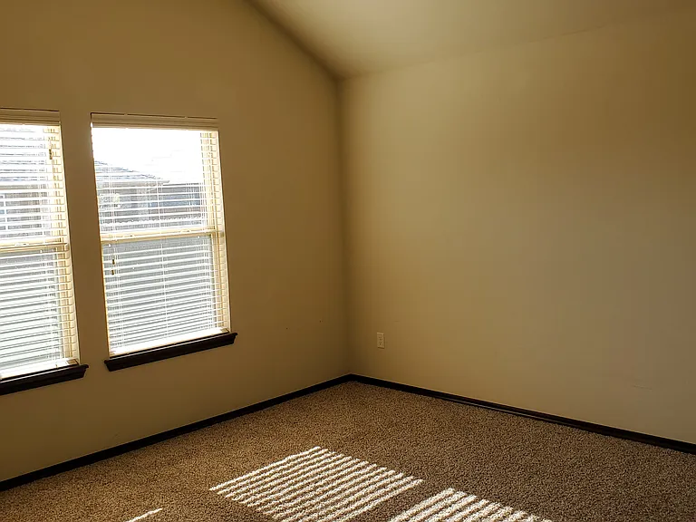 19109 Blanco Dr — Photo 16