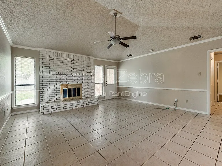 828 Haverford Ln — Photo 8