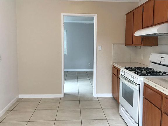 3rd image of 2086 Irving Ave Unit 1