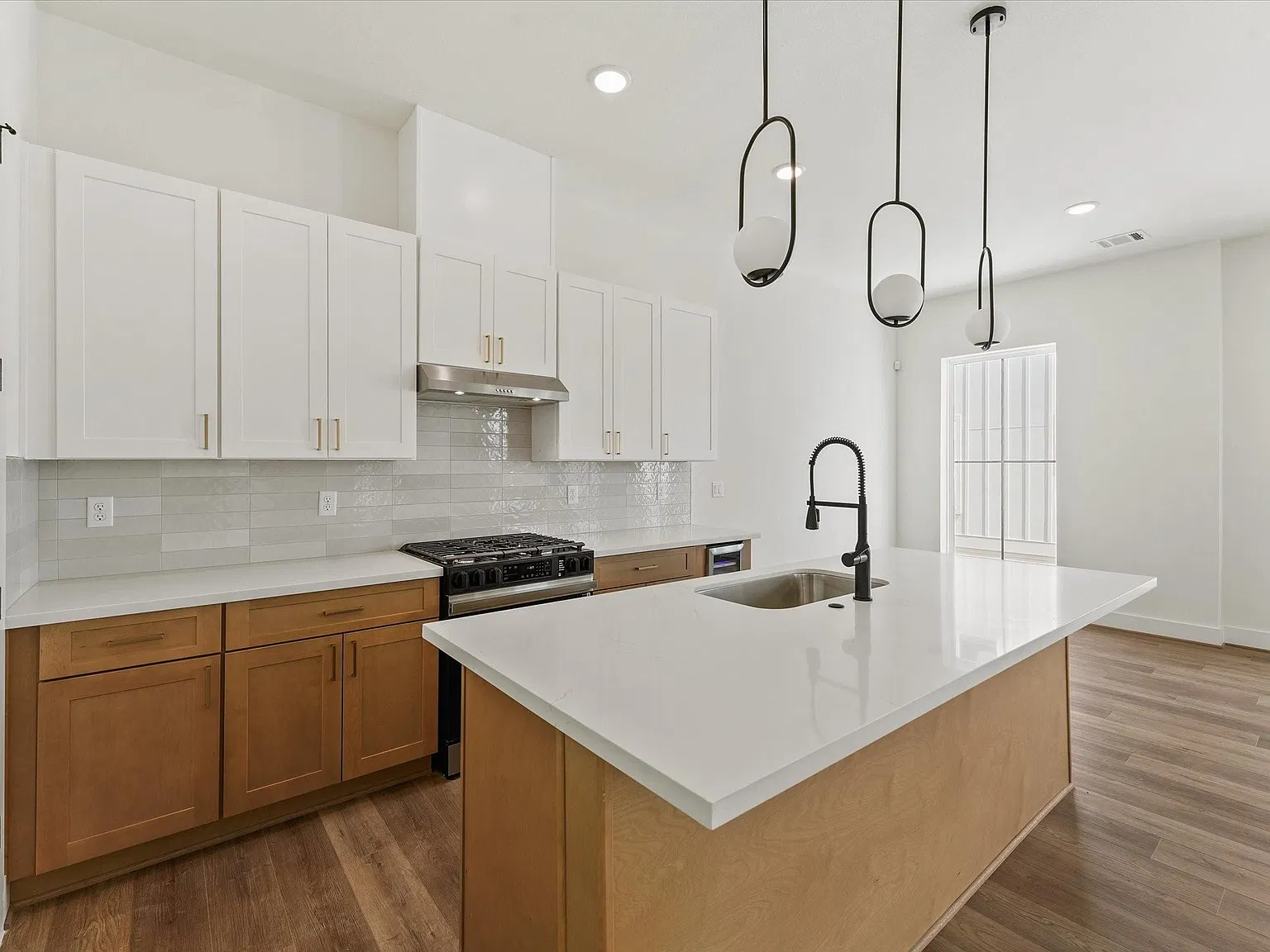 3 bed, 3.5 bath, 2191 sqft, $2,695 — Photo 2