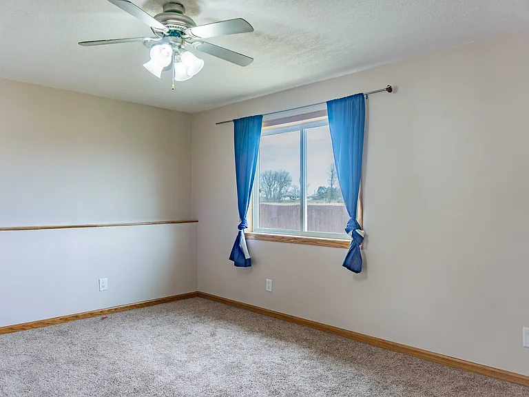 2112 Blake Ave — Photo 47