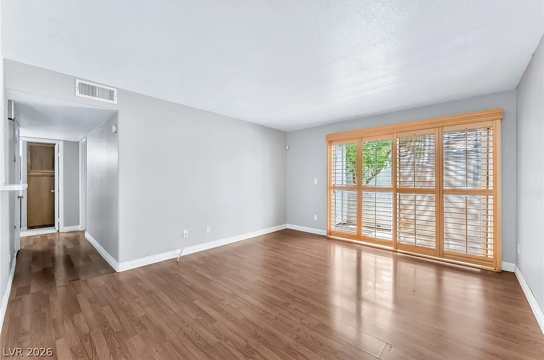 2 bed, 2.0 bath, 1020 sqft, $1,300 — Photo 3