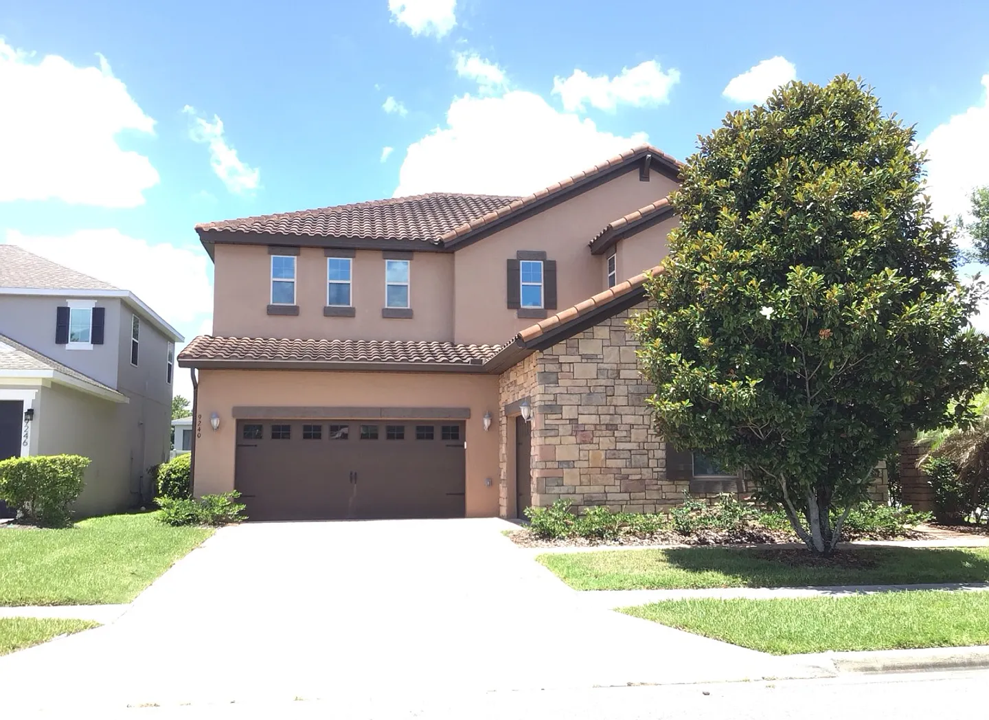 Spectacular 5/4 with 3 car garage home in Winter Garden — Photo 1