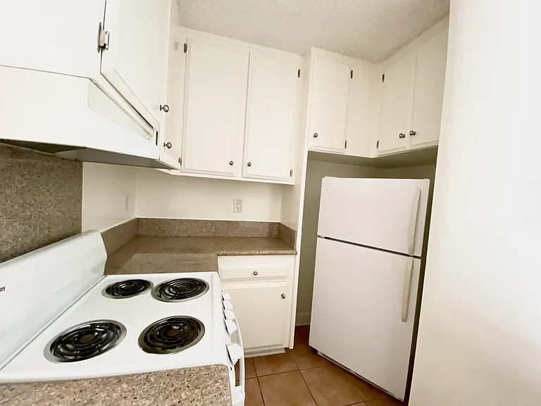 1543 N Bronson Ave #103 — Photo 11