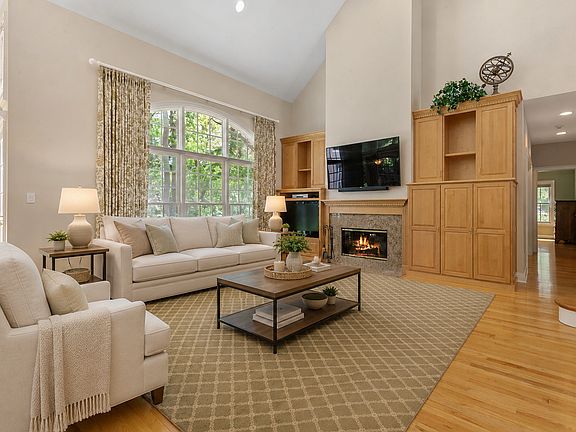 4th image of 1741 Stanford Ct