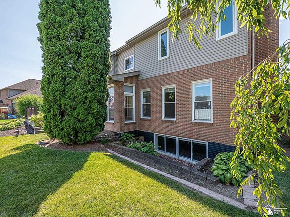 4th image of 774 Windsor Ct