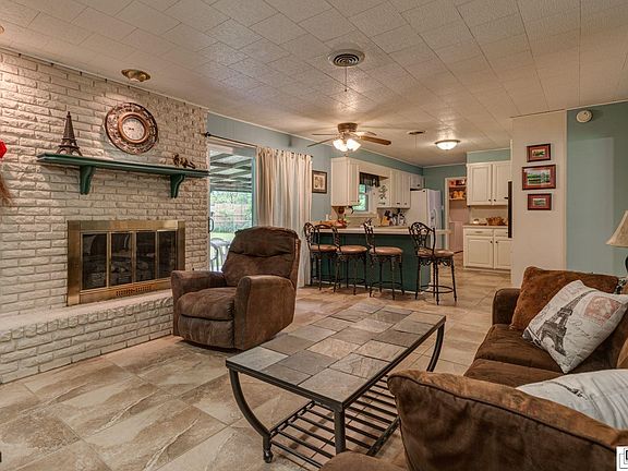 2nd image of 2208 Dogwood Dr