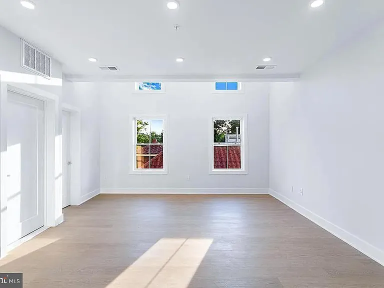 1109 Fern St NW #301 — Photo 2