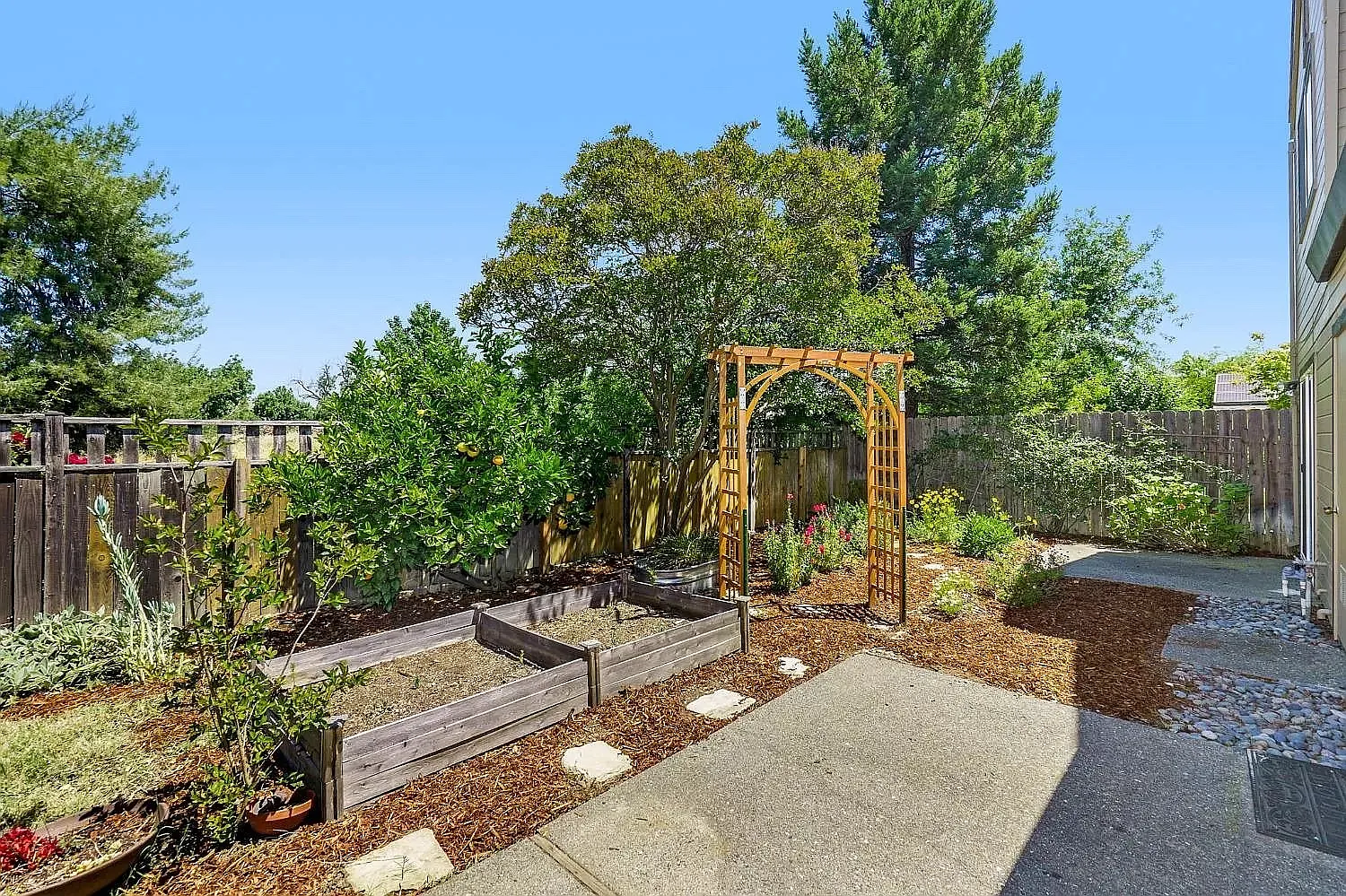 4 bed, 1645 sqft, $3,600 — Photo 3