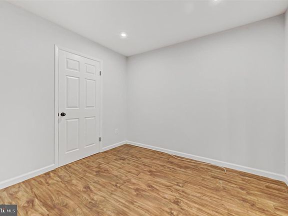 5th image of 17 Radnor Ct