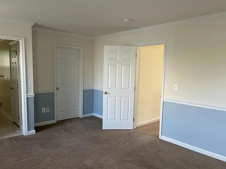 203 Byfield Rd — Photo 10