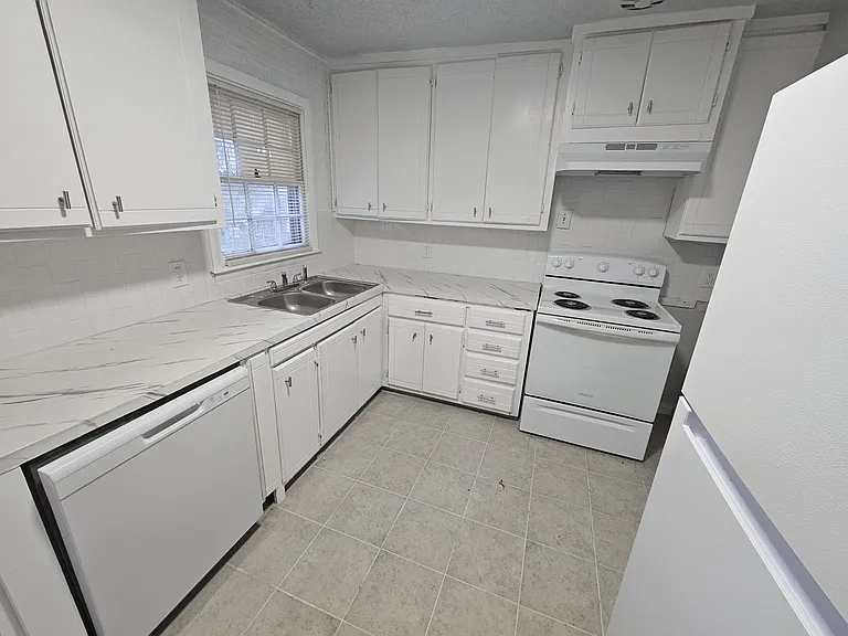 2505 NW Lincoln Ave — Photo 6