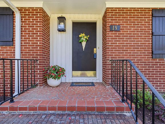 3rd image of 19 Wofford St