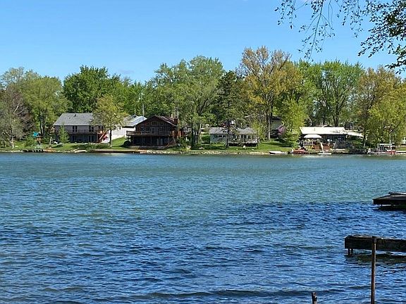 4th image of 204 Lake Warren Dr