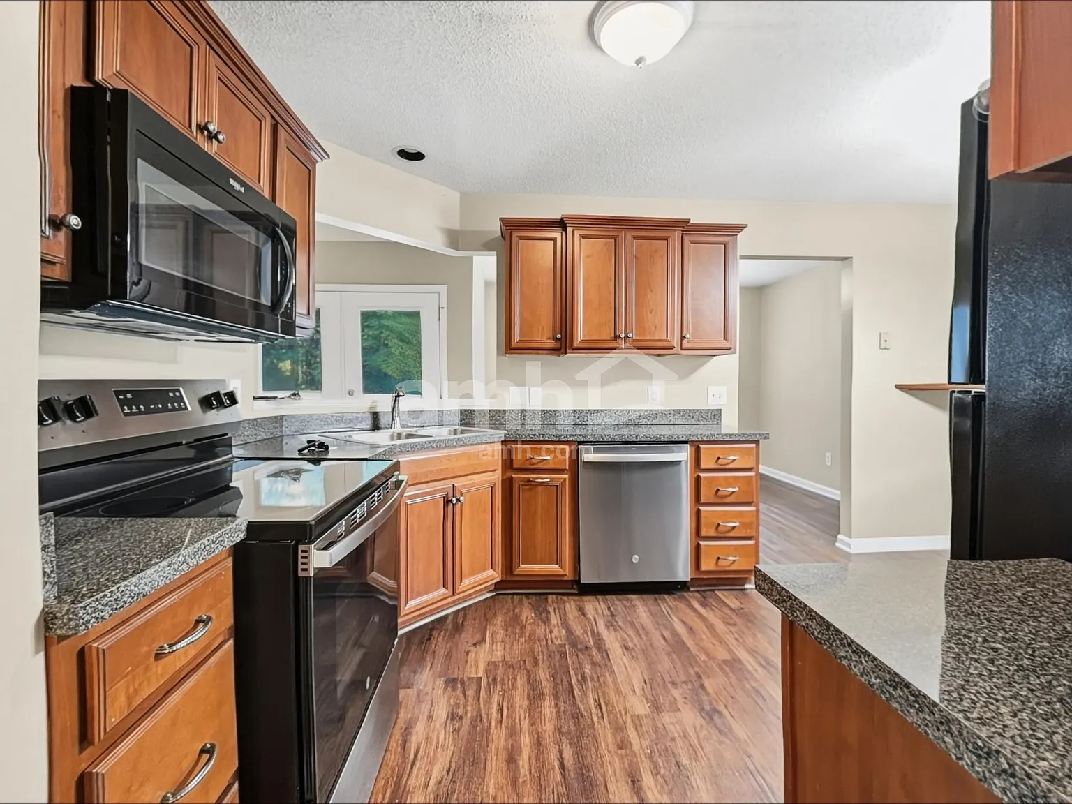 3 bed, 2.0 bath, 1455 sqft, $2,275 — Photo 3