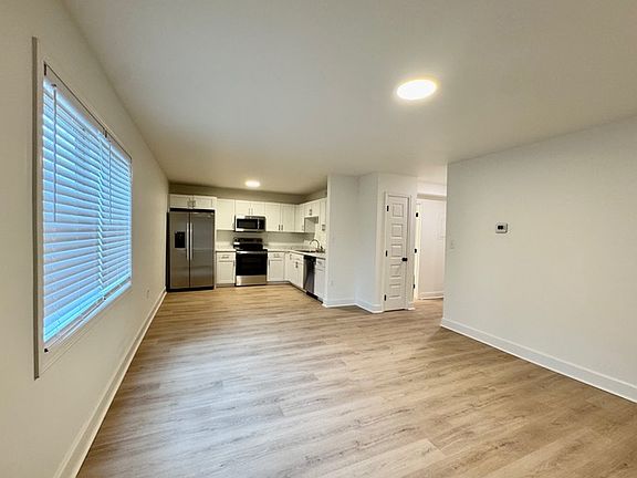 3rd image of 418 N Poplar St #733aa50a5
