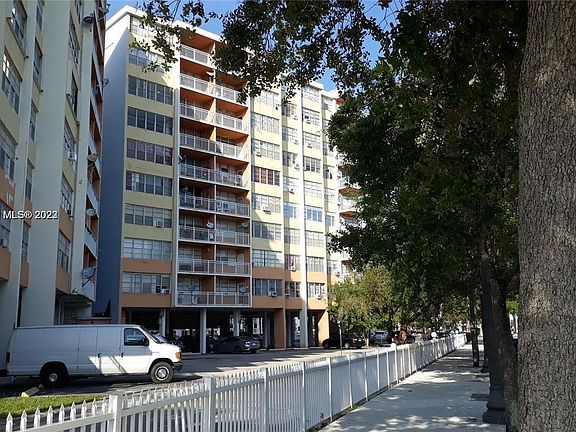 5th image of 2025 NE 164th St APT 519