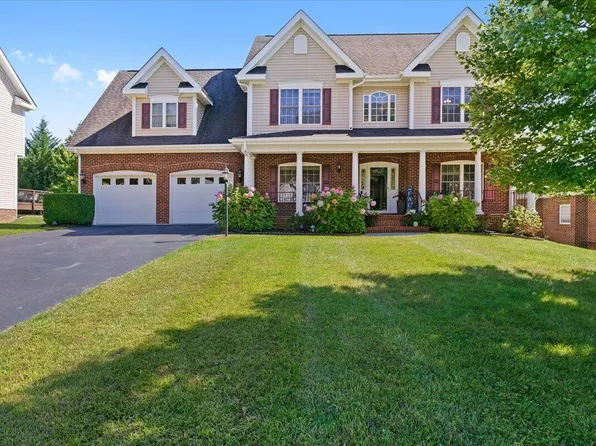 6110 Wisteria Place Ct, Roanoke, VA 24012