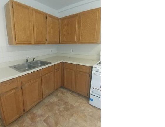4th image of 426 Dawson Cir