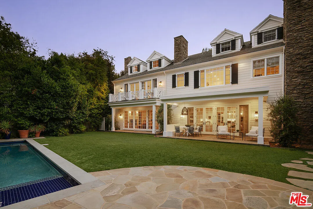 6 bed, 6.0 bath, 7318 sqft, $40,000 — Photo 2