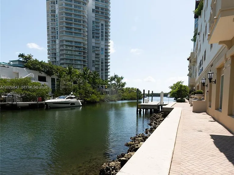 150 Sunny Isles Blvd #Townhouse 1-403 — Photo 2