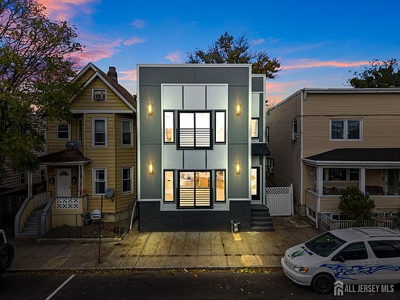 3rd image of 404 Washington St