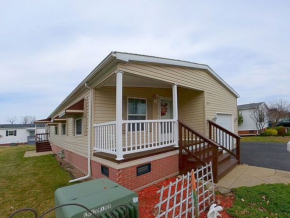 3rd image of 9822 Tobermory Ave