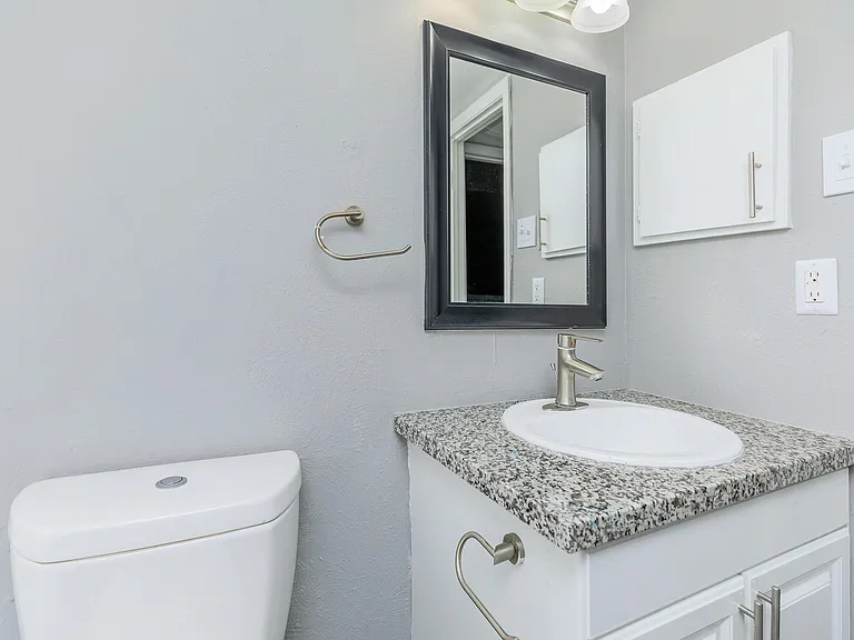 Camelot Apartments — Photo 37