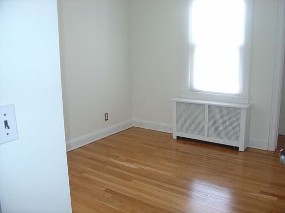 3rd image of 1067 Rosegold St