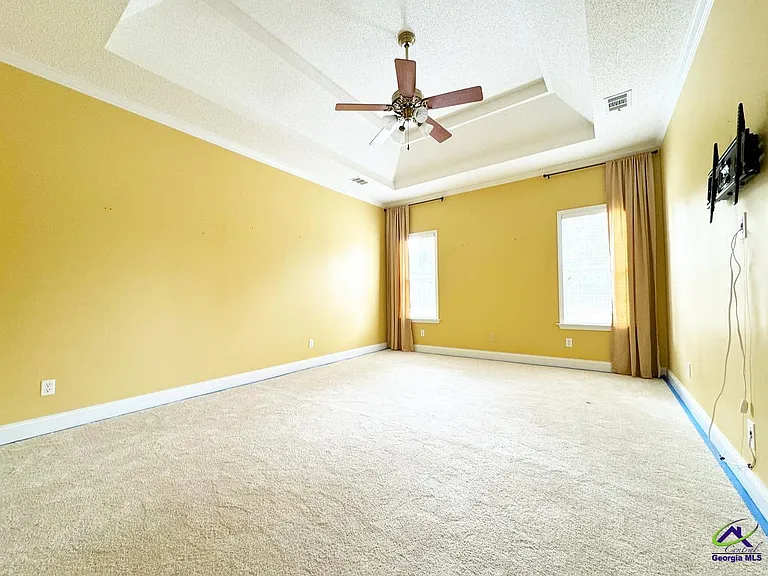 701 Victoria Cir — Photo 13