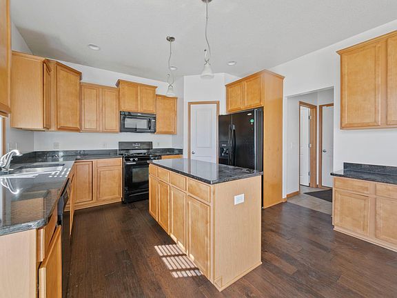 4th image of 524 122nd Ave NE