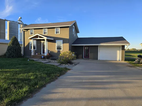 209 E Main St, Hinton, IA 51024