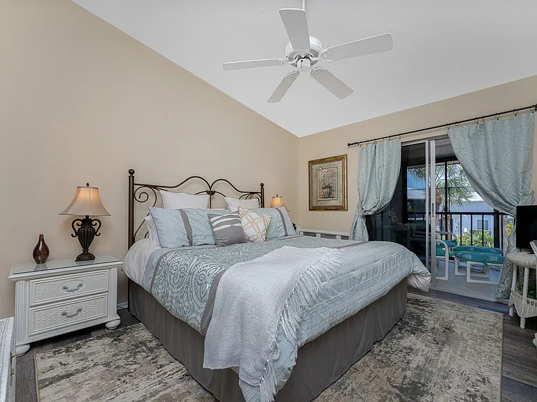 Master Suite - King size bed w/walk-out lanai access. Private bathroom and walk-in closet!