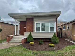 8909 S Phillips Ave, Chicago, IL 60617