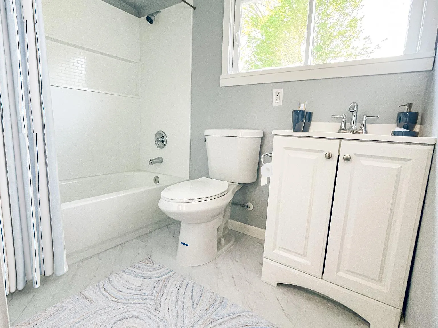3 bed, 1296 sqft, $3,500 — Photo 4