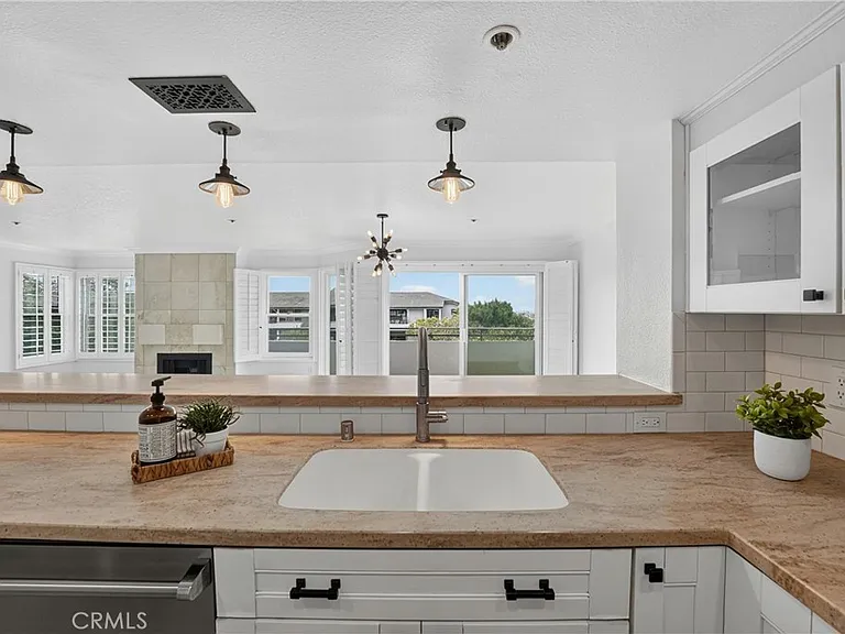 260 Cagney Ln — Photo 8