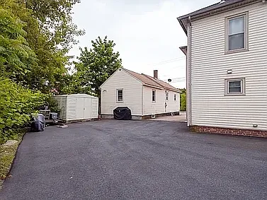 14 Hartford Ave E — Photo 2