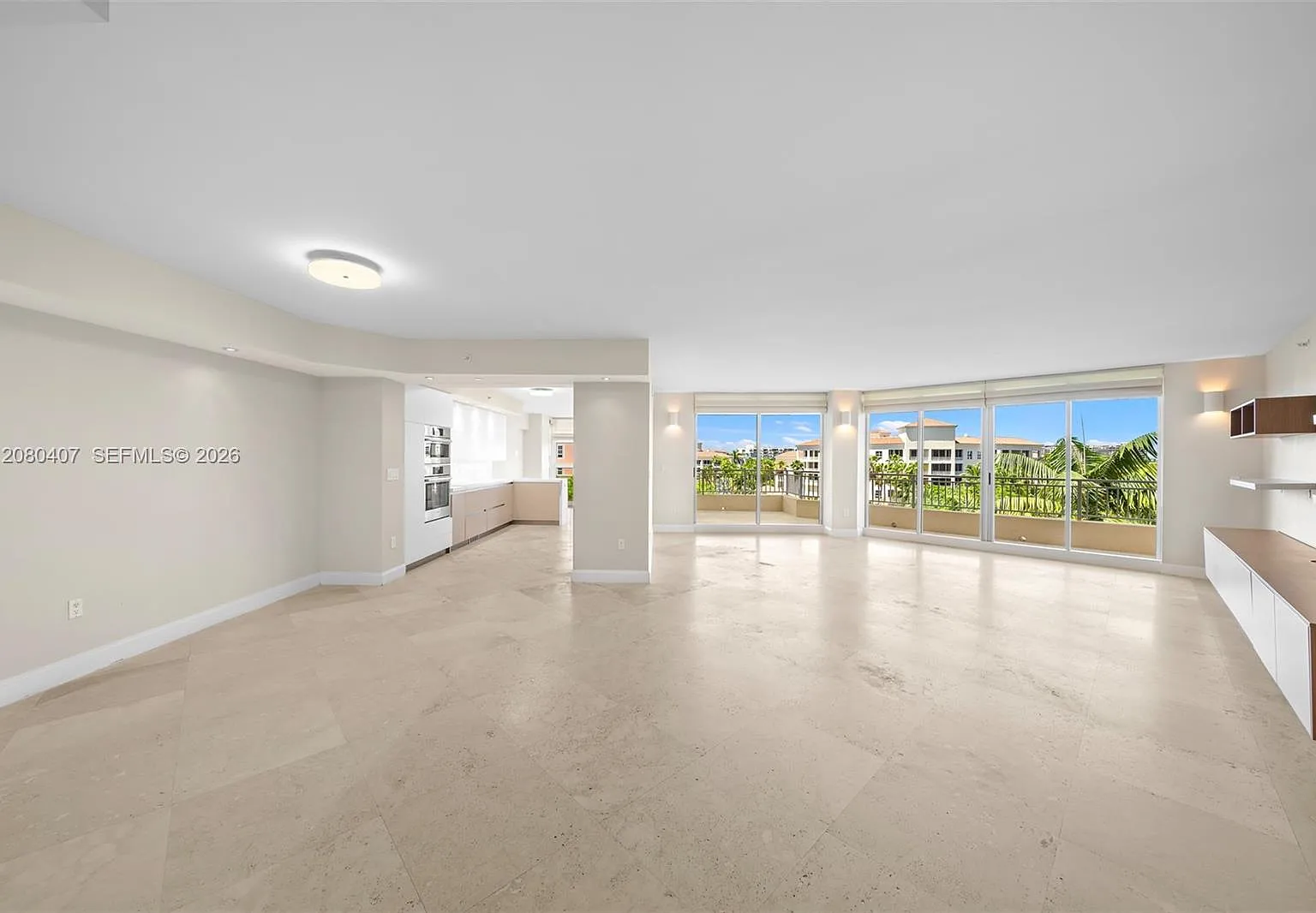 Lake Tower Condo — Photo 4