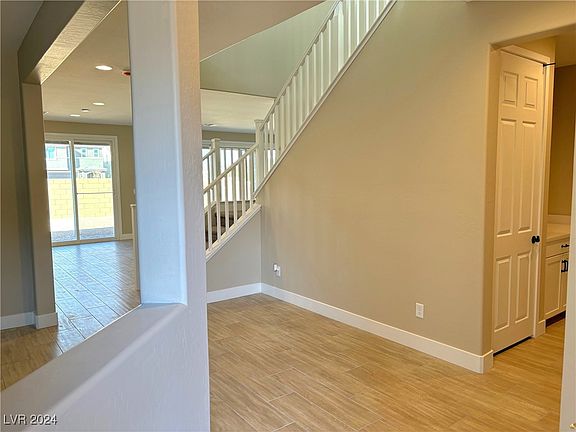 3rd image of 9814 Belikove Manor Ave