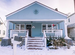 324 Ardmore Dr, Ferndale, MI 48220