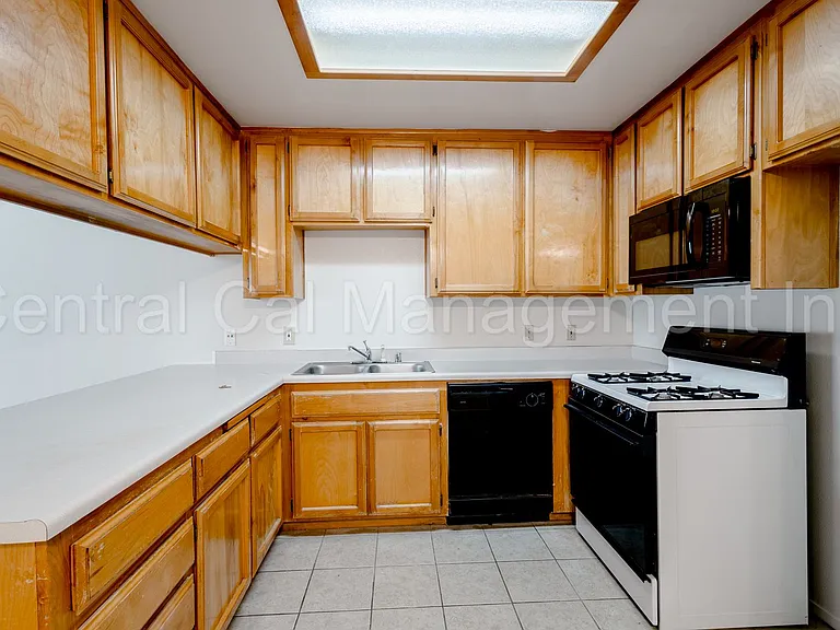 4201 Kilterbury Ln — Photo 6