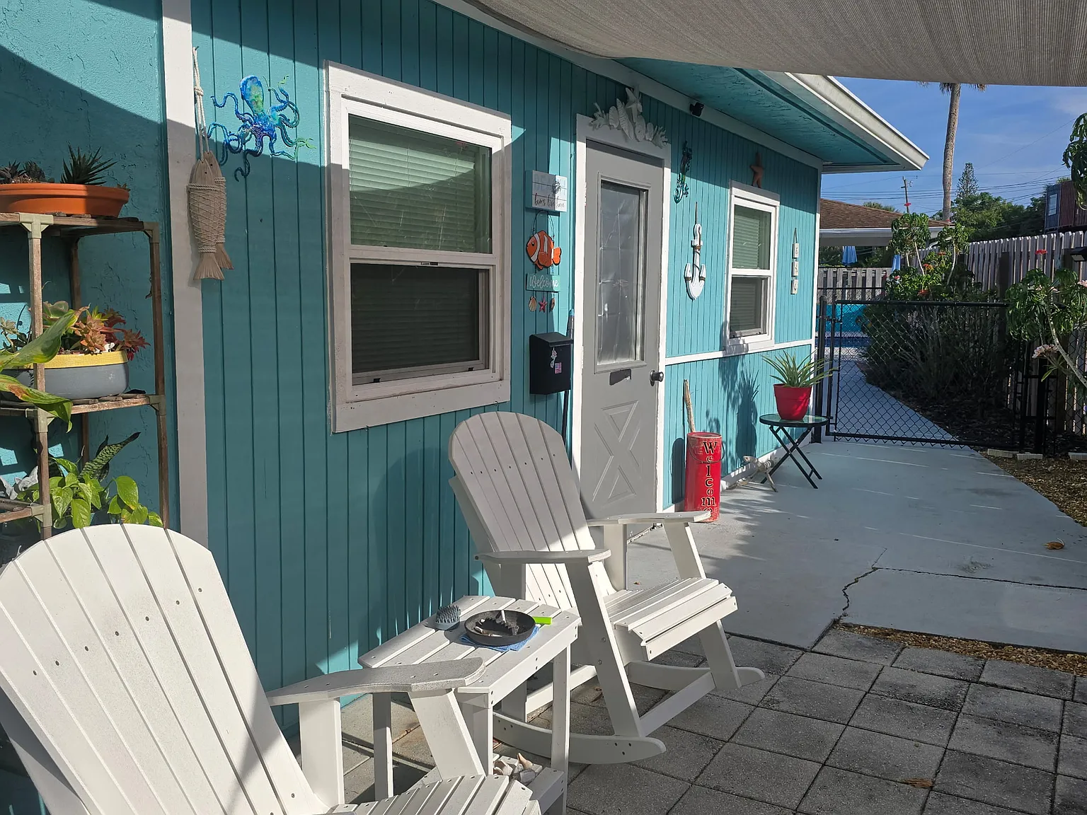 2593 NE Palm Ave — Photo 1
