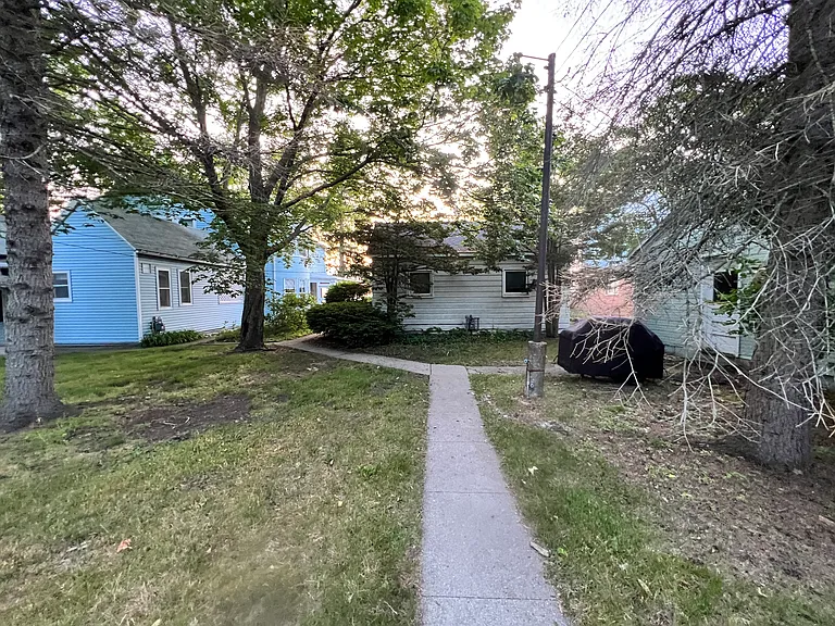 4046 Gratiot Ave — Photo 24