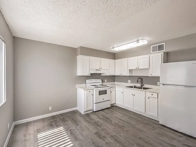 515 S 13th St #23 — Photo 15