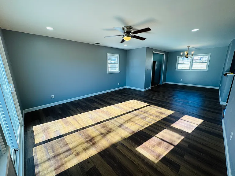 8000 Livingston Dr — Photo 3