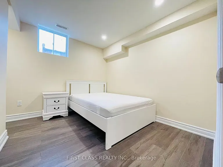 2100 Dunvegan Ave #BASEMENT — Photo 7