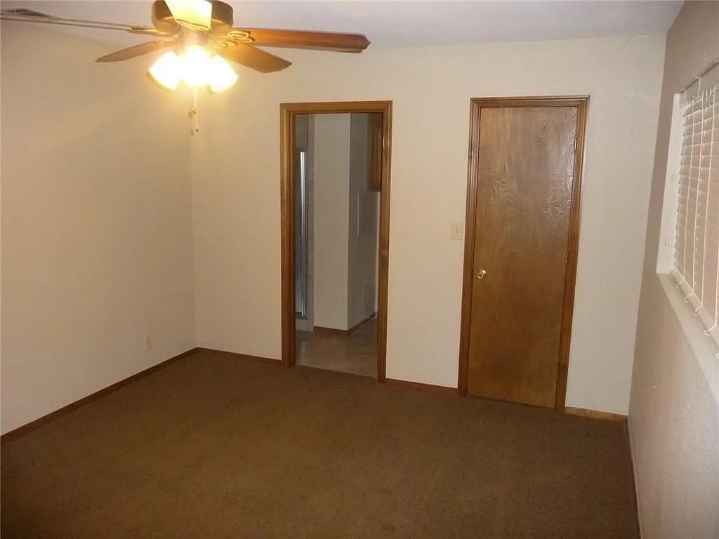 3 bed, 2.5 bath, 2131 sqft, $2,000 — Photo 4